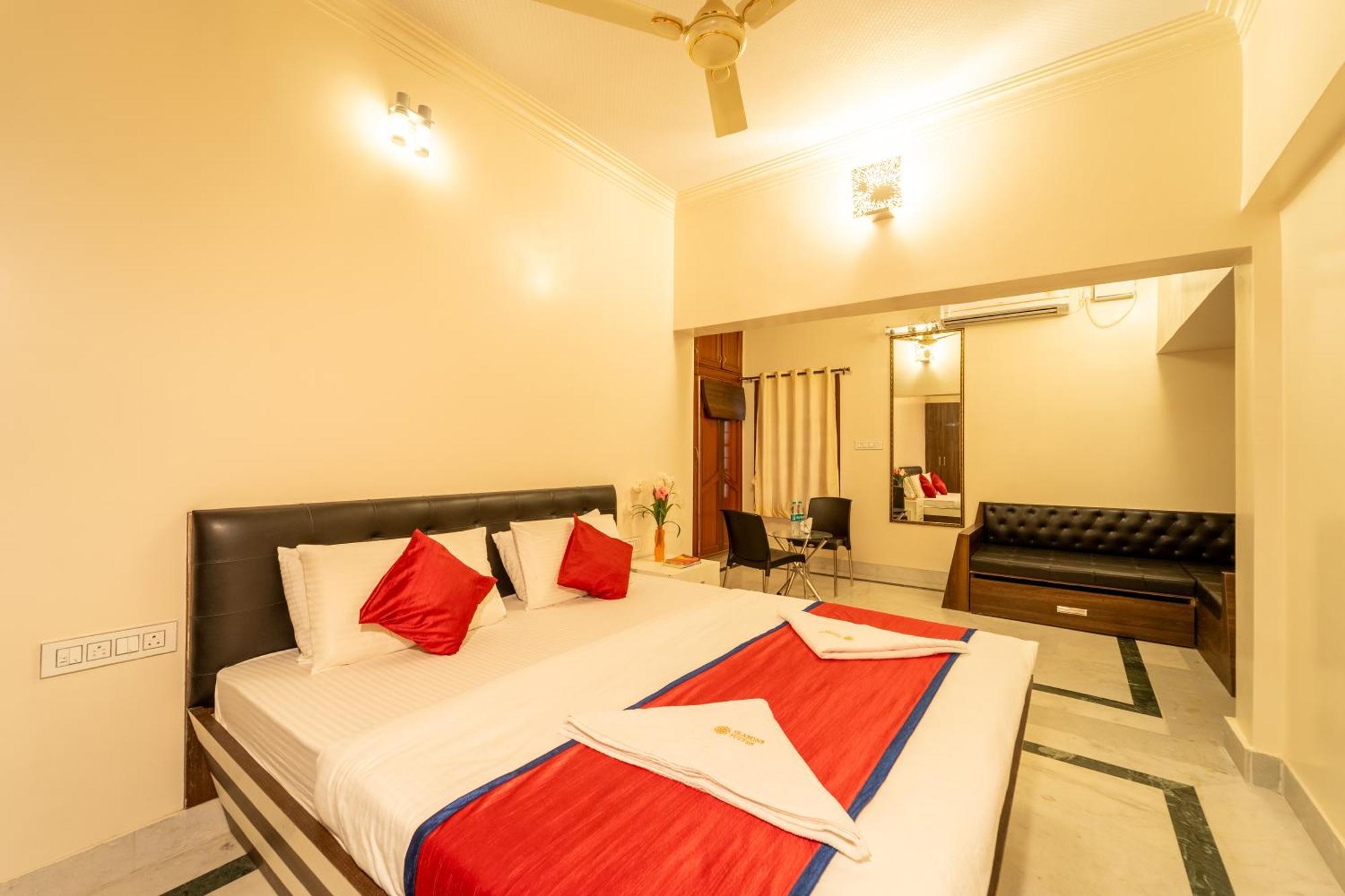 Seasons Suites - Hbr Bangalore Eksteriør billede