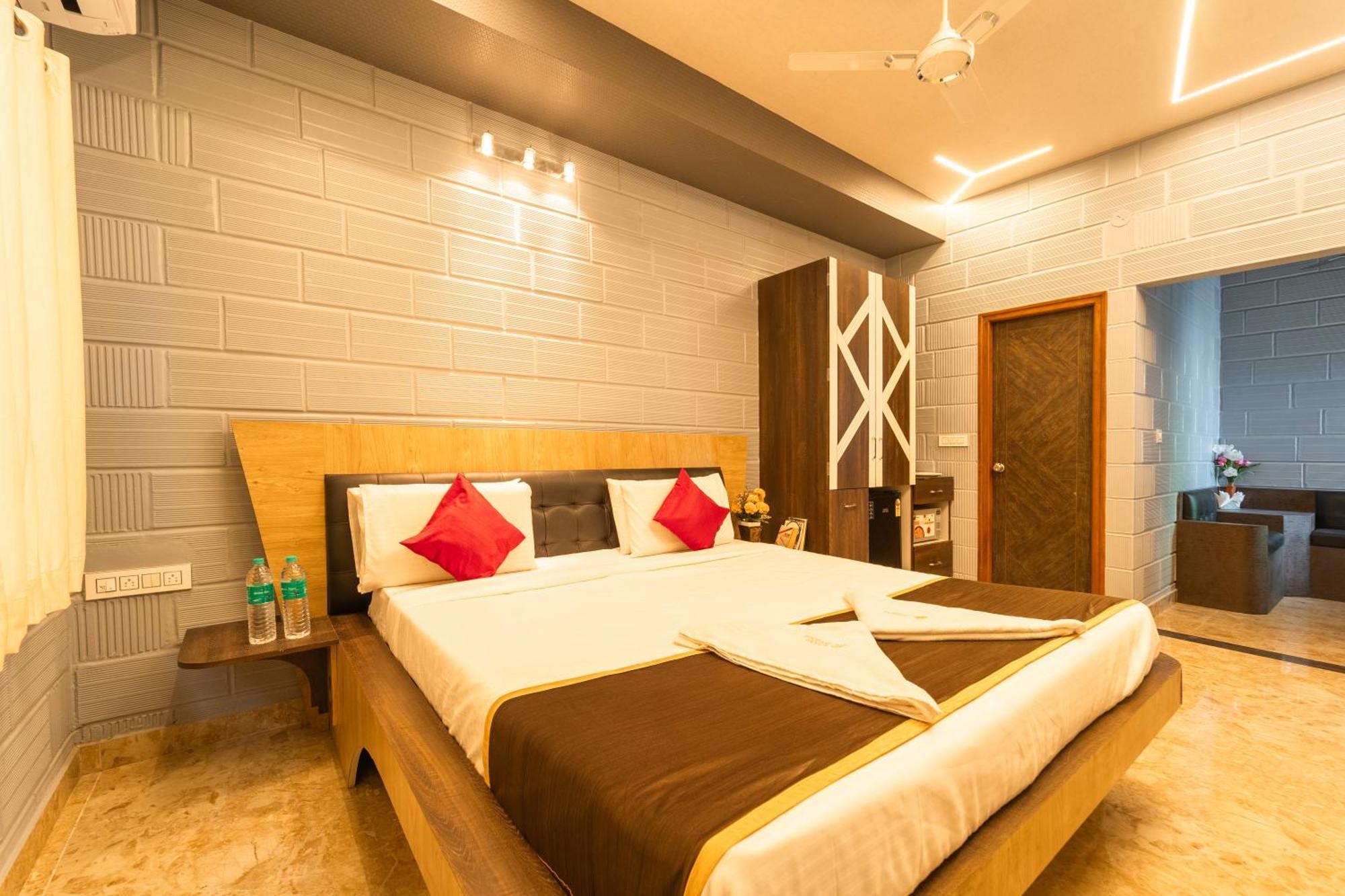 Seasons Suites - Hbr Bangalore Værelse billede